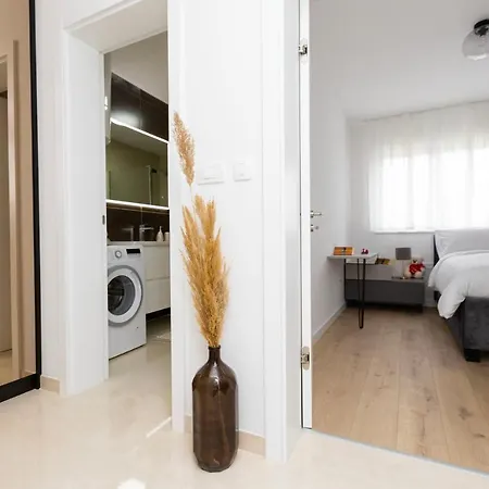 Apartment Luxury With Free Parking&terrace *