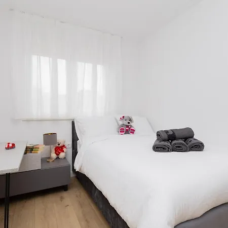 Luxury With Free Parking&terrace Apartment *