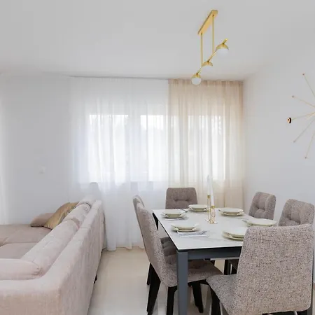 Apartment Luxury With Free Parking&terrace *