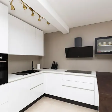 Luxury With Free Parking&terrace Apartment *